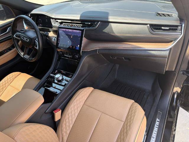 Used 2025 Jeep Grand Cherokee L Summit AWD/4WD image 16