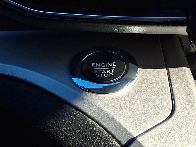 Certified 2022 Ford Explorer XLT w/ Equipment Group 202A image 27