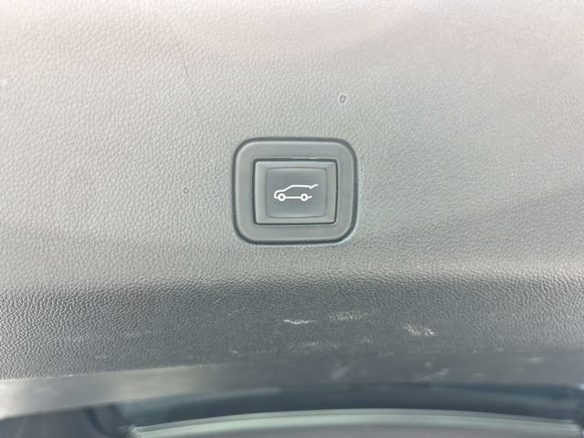 Used 2023 GMC Yukon SLT AWD/4WD image 16