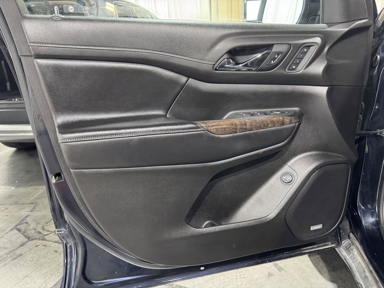 Used 2021 GMC Acadia Denali w/ Denali Technology Package AWD/4WD image 16
