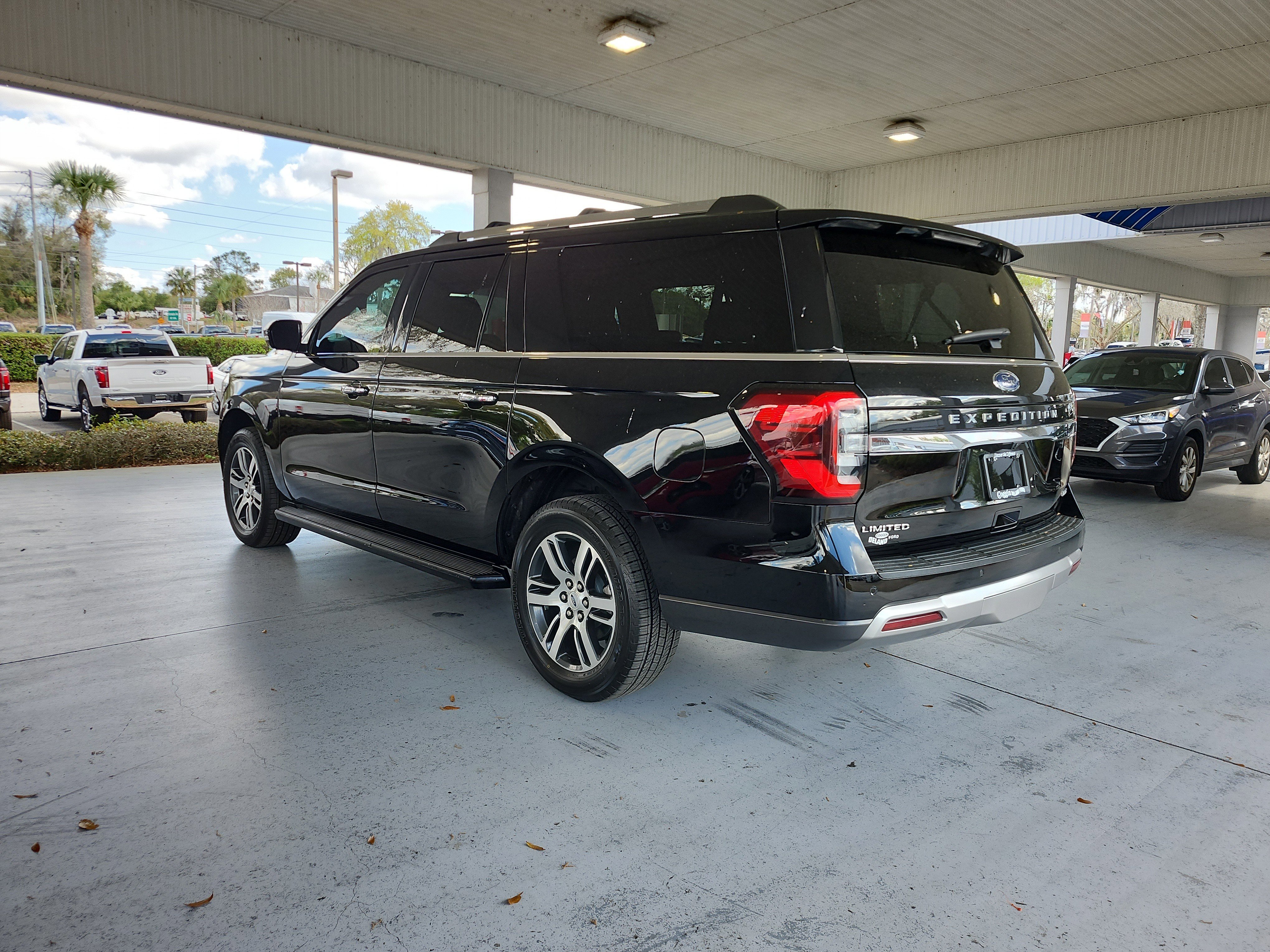 Certified 2022 Ford Expedition Max Limited image 3