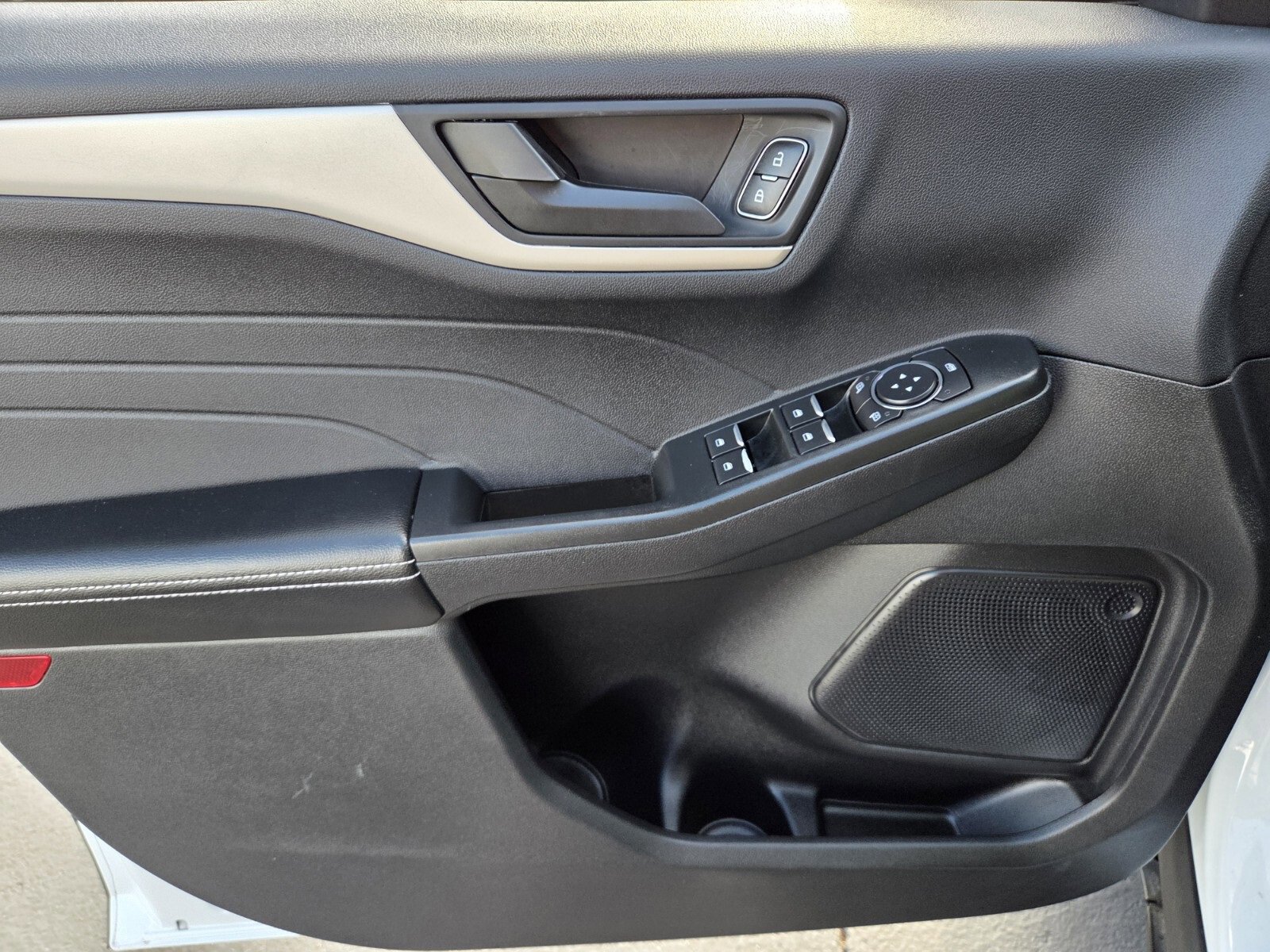 Certified 2022 Ford Escape SE w/ SE Sport Appearance Package image 17