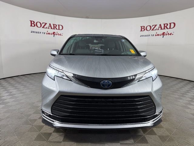 Used 2022 Toyota Sienna XLE image 8
