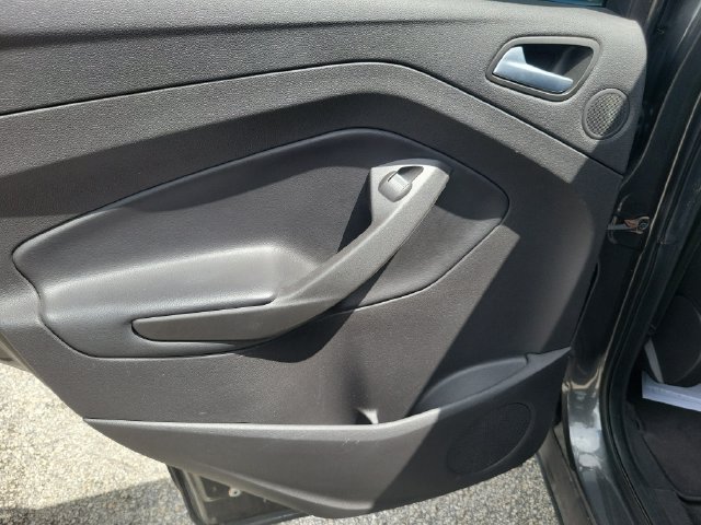 Certified 2019 Ford Escape Titanium w/ U9j03 - Titanium Tow Package AWD/4WD image 17