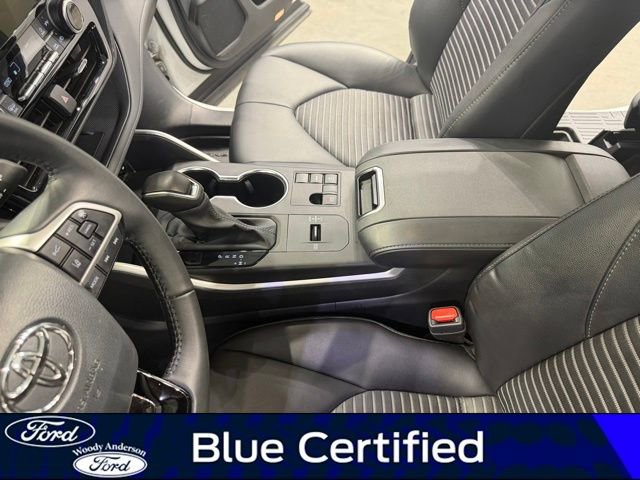 Used 2024 Toyota Highlander XSE FWD image 18