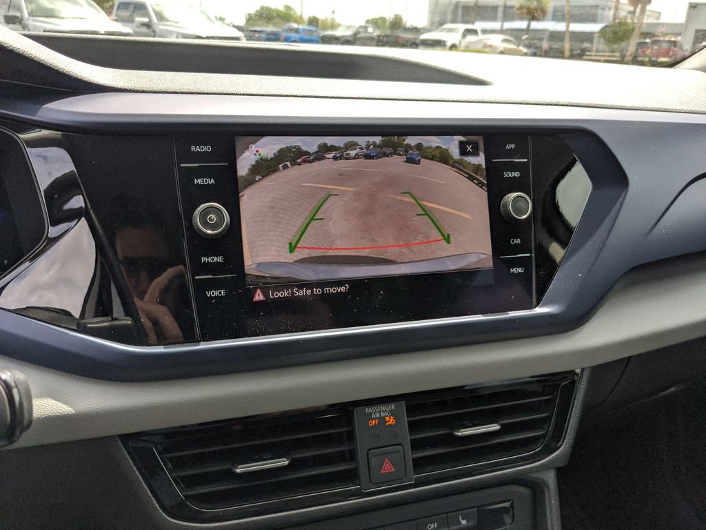 Used 2022 Volkswagen Taos SE image 22