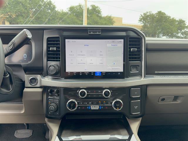 Certified 2025 Ford F250 Platinum w/ Platinum Plus Package AWD/4WD image 10