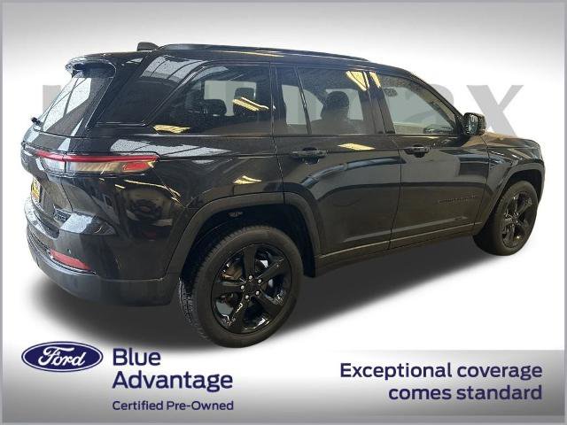 Used 2023 Jeep Grand Cherokee Limited w/ Luxury Tech Group II image 3