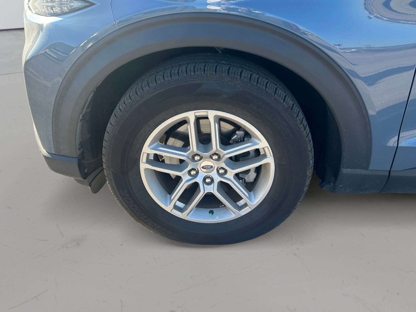 Certified 2025 Ford Explorer Active RWD image 9