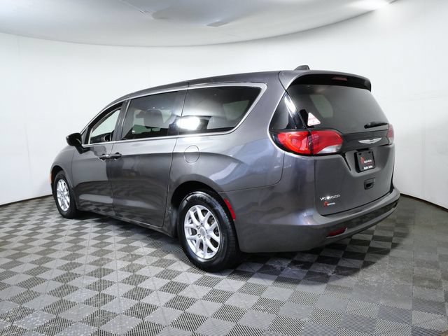 Used 2022 Chrysler Voyager LX FWD image 6