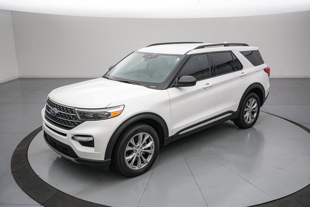 Certified 2023 Ford Explorer XLT w/ Equipment Group 202A AWD/4WD image 8