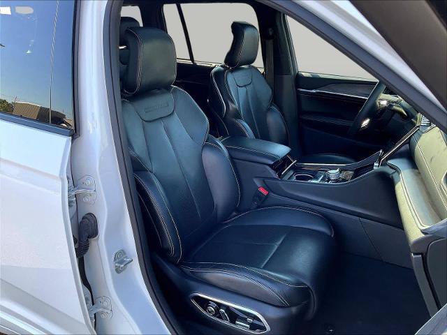 Used 2023 Jeep Grand Cherokee Overland w/ Advanced Protech Group III AWD/4WD image 31