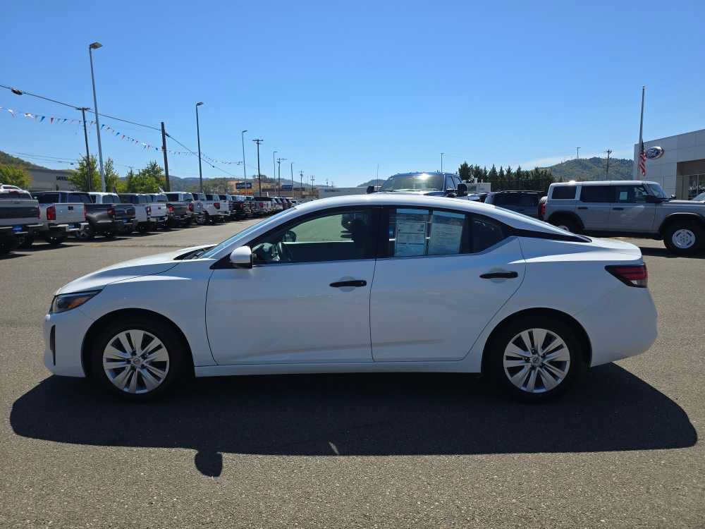 Used 2024 Nissan Sentra SV FWD image 2