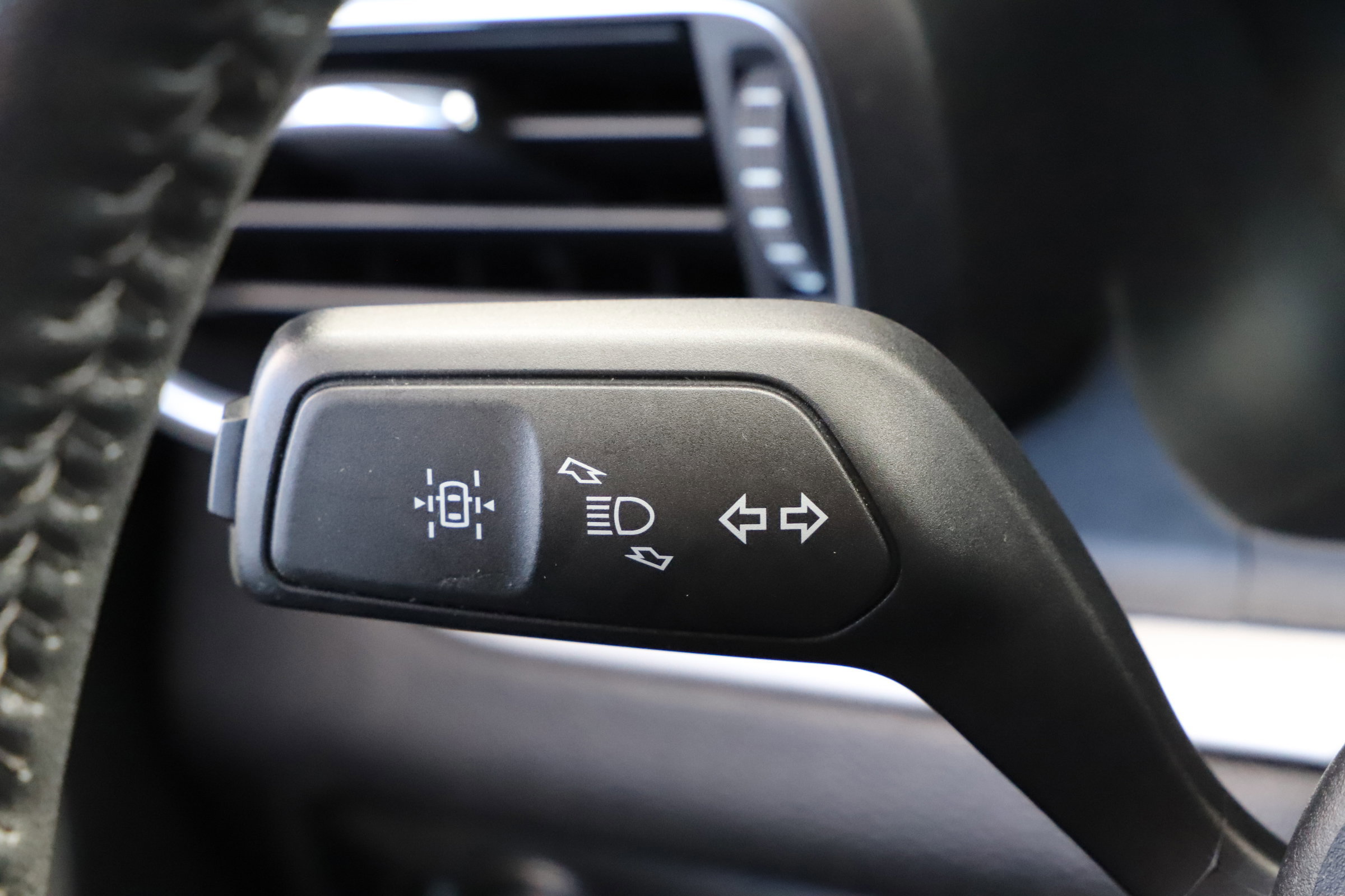 Certified 2023 Ford Explorer XLT w/ Equipment Group 202A image 38