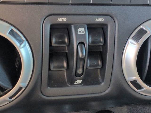 Used 2018 Jeep Wrangler Unlimited Sahara w/ Connectivity Group image 23