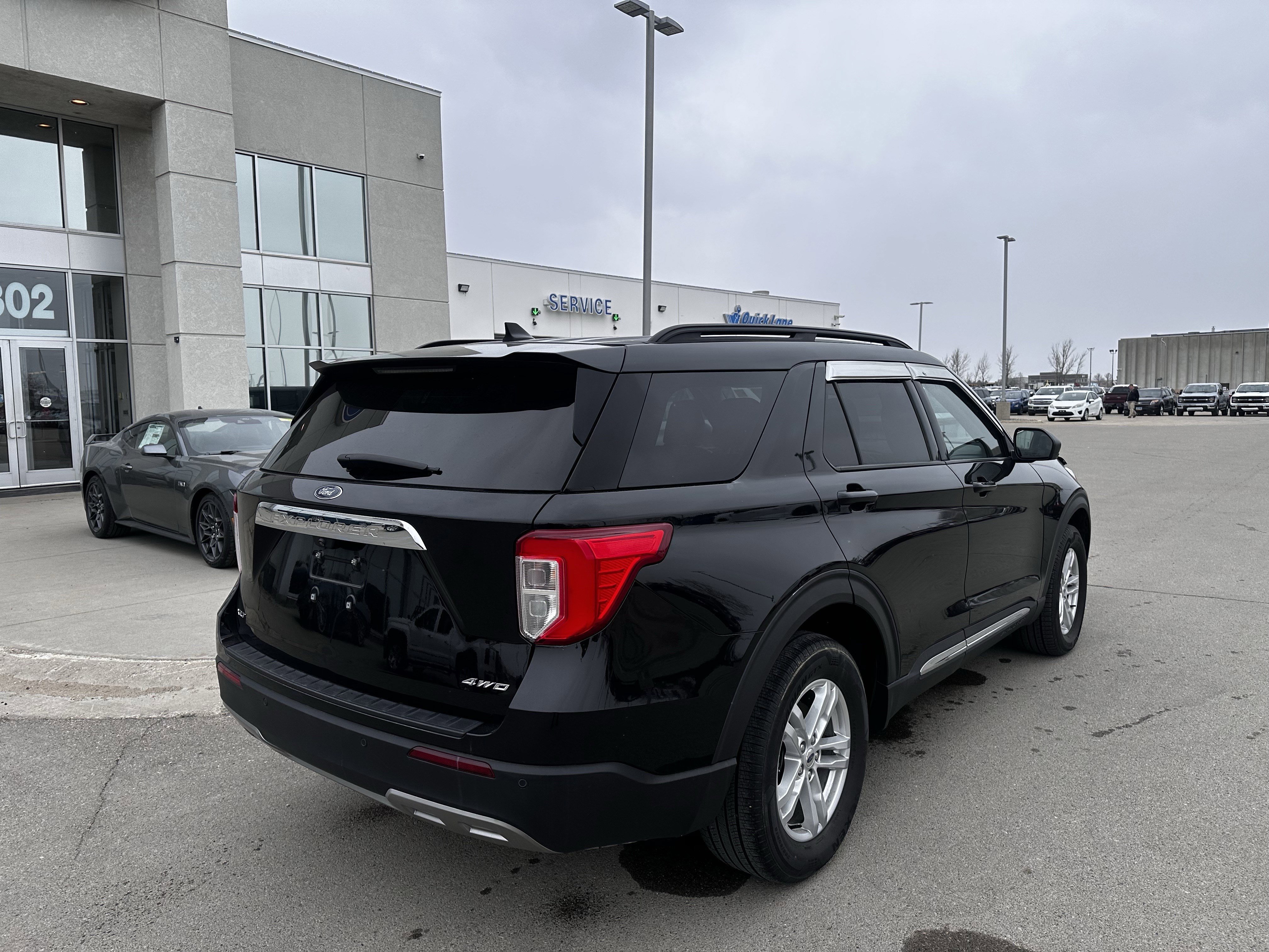 Certified 2022 Ford Explorer XLT image 3
