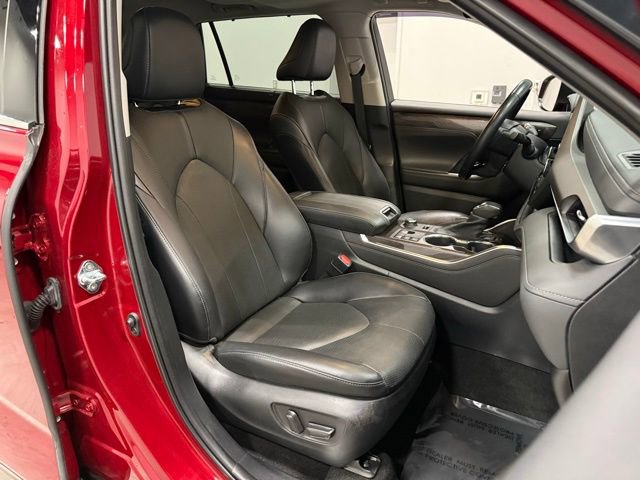 Used 2023 Toyota Highlander Limited image 41