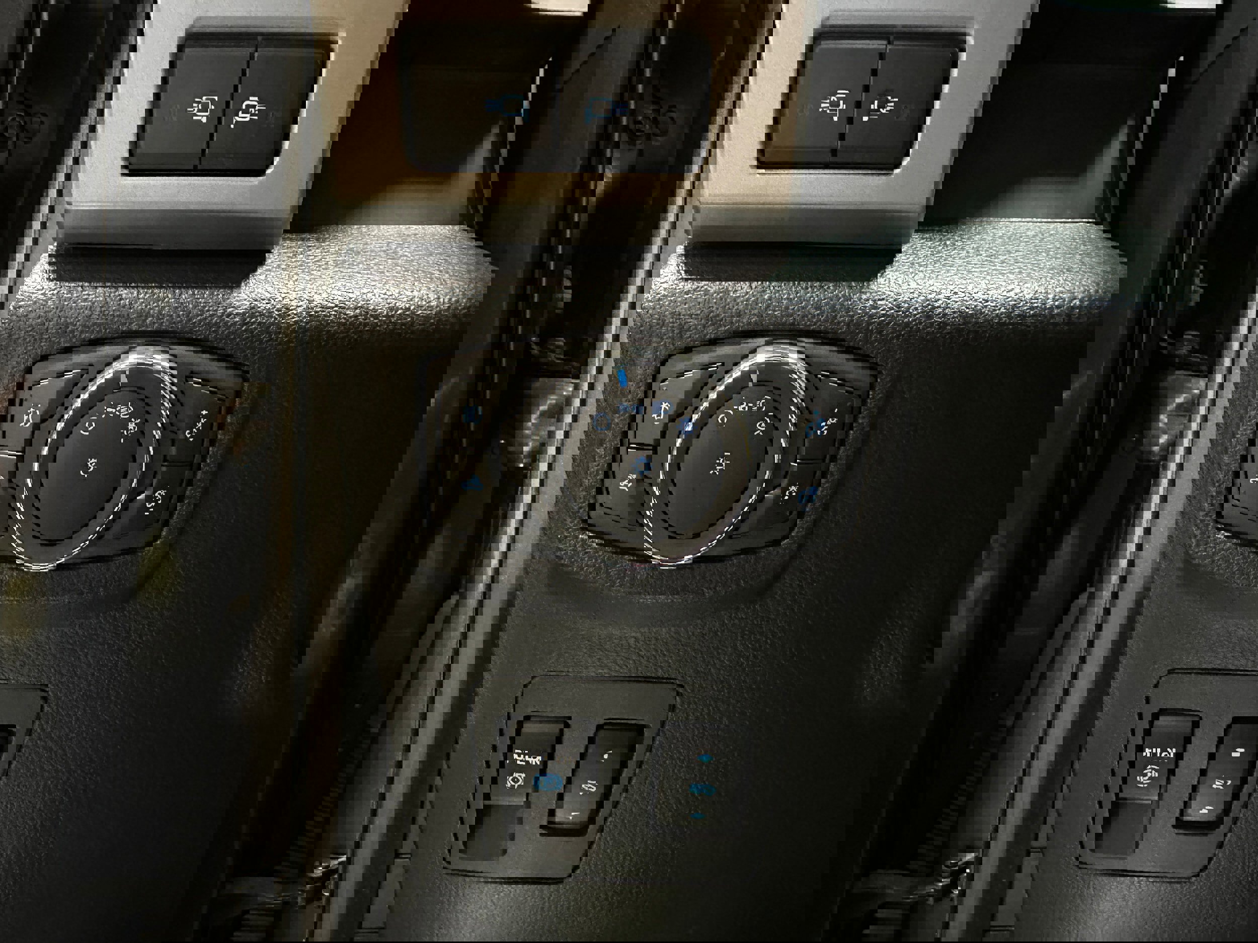 Certified 2020 Ford F150 Lariat w/ Equipment Group 502A Luxury image 17