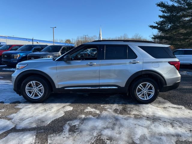 Certified 2022 Ford Explorer XLT w/ Equipment Group 202A image 2