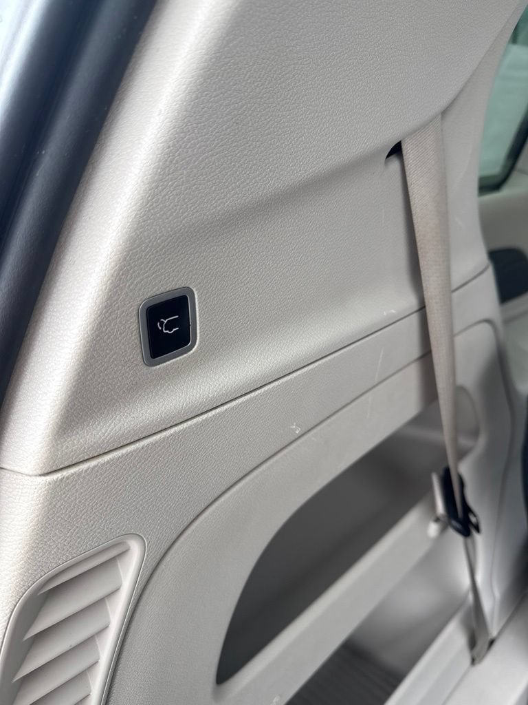 Used 2022 Chrysler Pacifica Touring-L FWD image 5