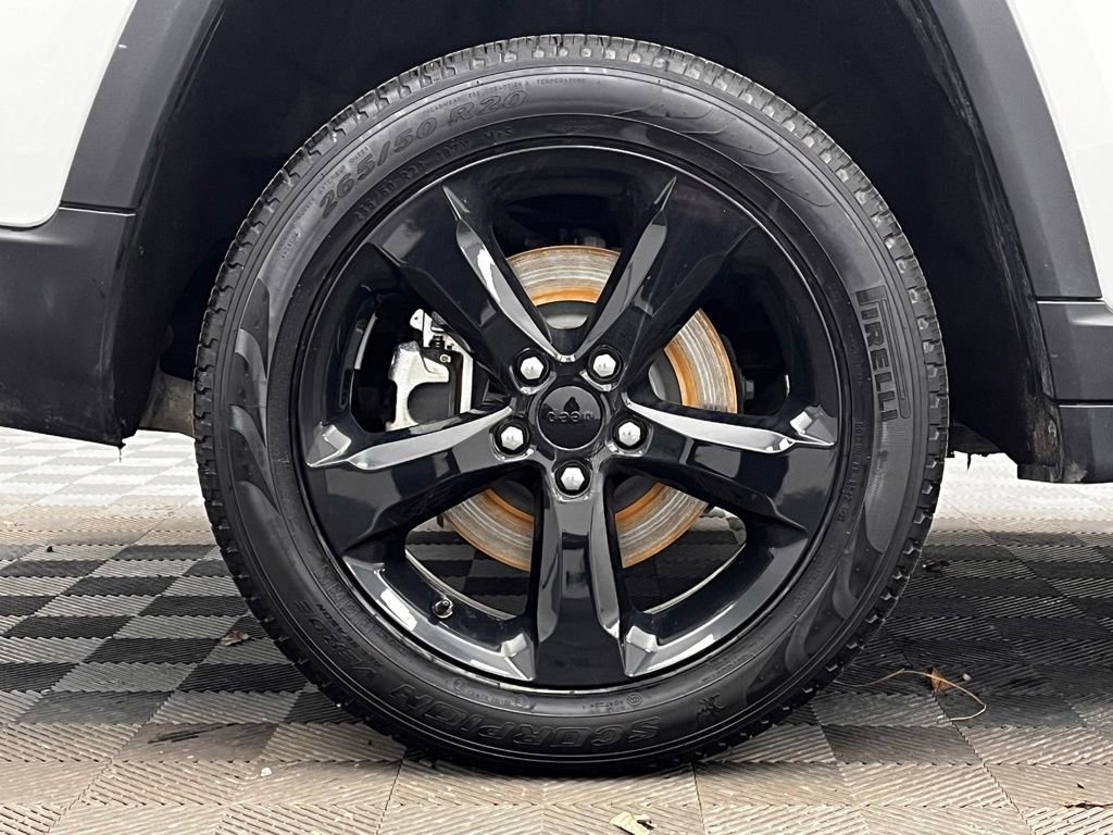 Used 2023 Jeep Grand Cherokee L Limited w/ Black Appearance Package image 15