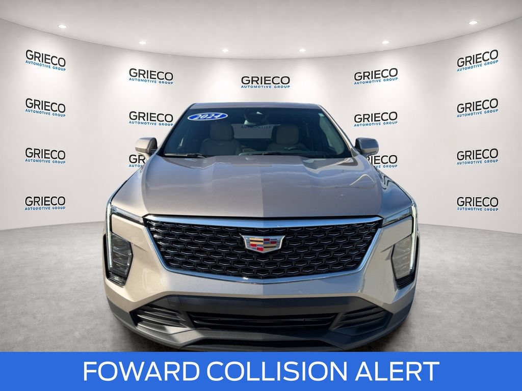 Used 2024 Cadillac XT4 Luxury FWD image 2