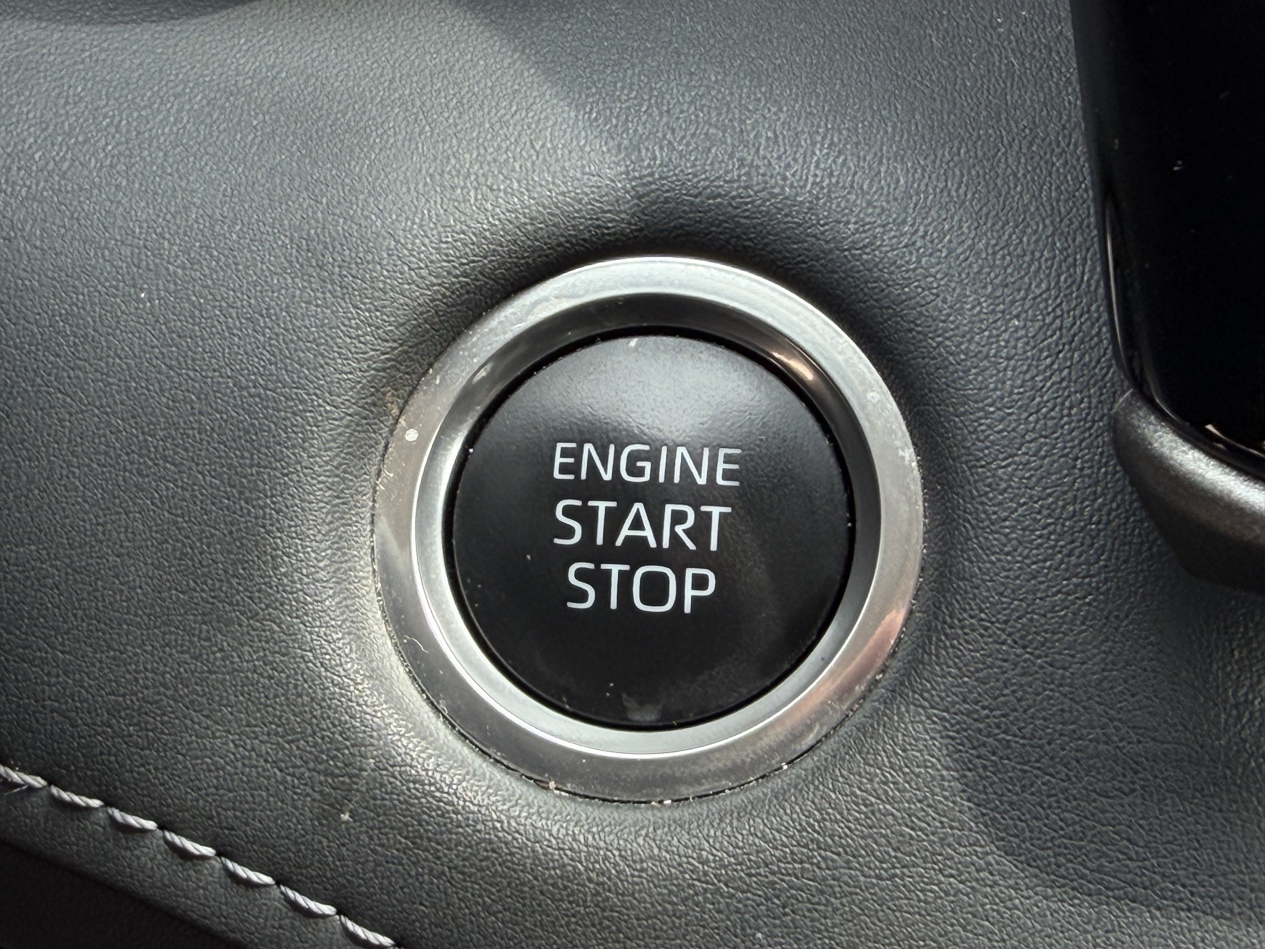 Used 2025 Toyota Highlander LE FWD image 23