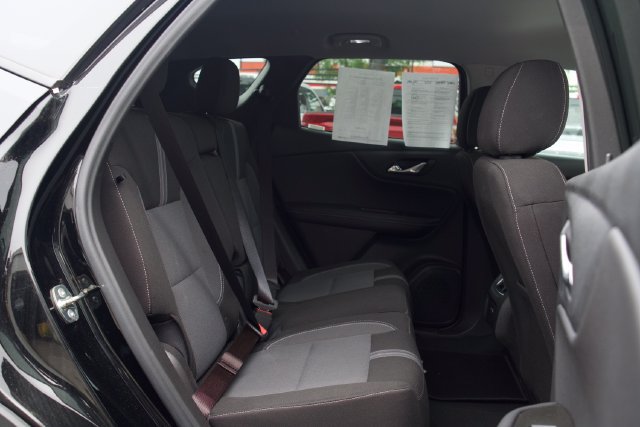 Used 2025 Chevrolet Blazer LT FWD image 30