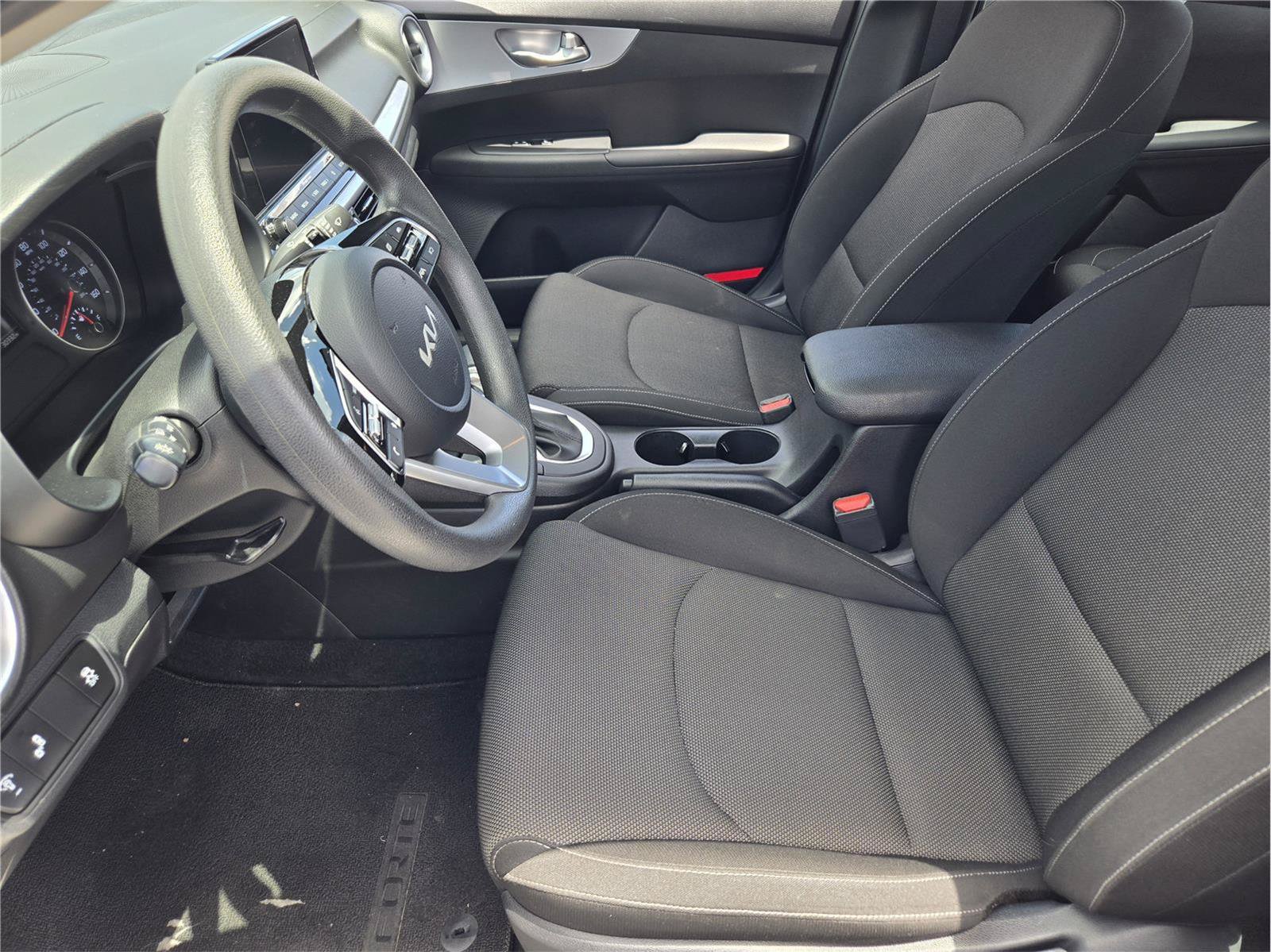 Used 2024 Kia Forte LXS w/ LXS Technology Package FWD image 12