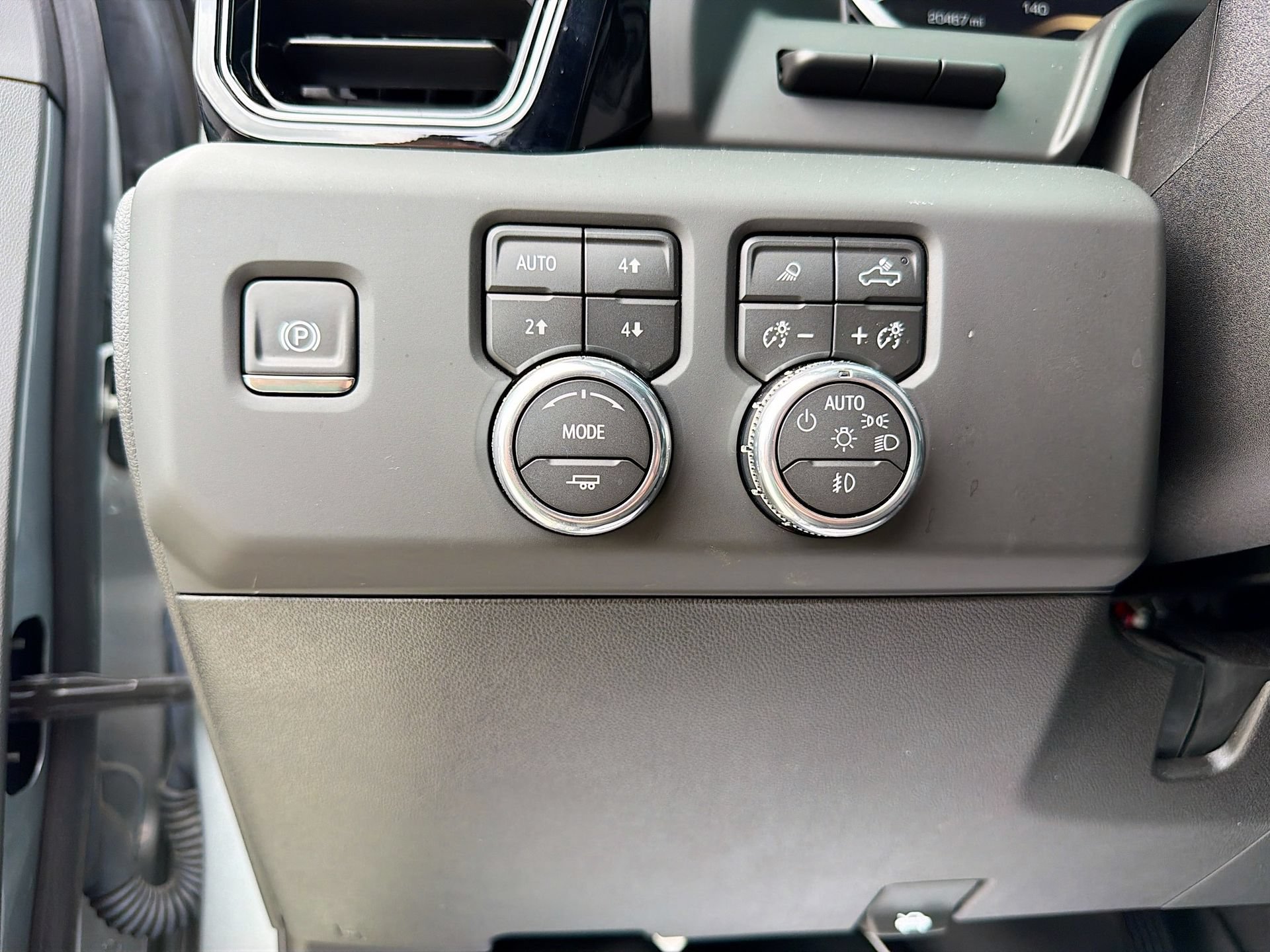 Used 2026 GMC Sierra 2500 AT4 w/ AT4 Premium Plus Package AWD/4WD image 14