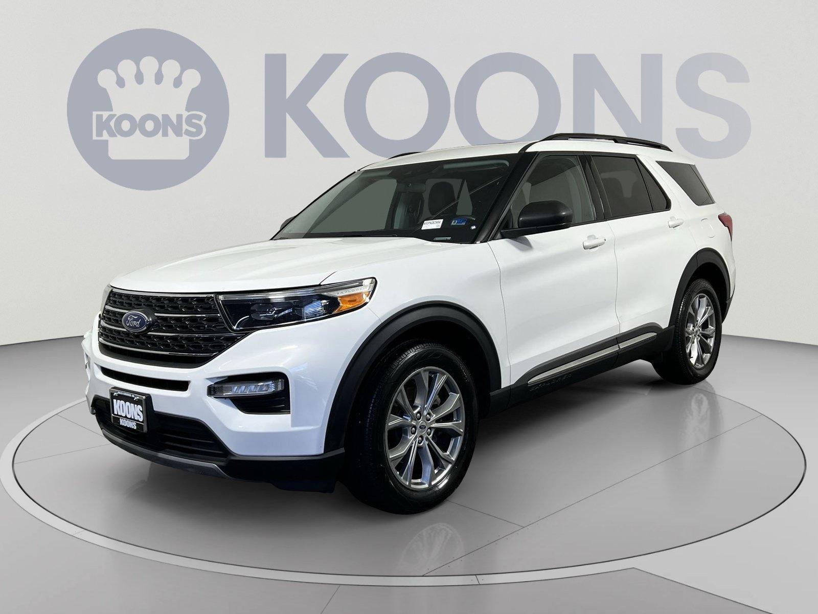 Certified 2022 Ford Explorer XLT w/ Equipment Group 202A AWD/4WD image 1