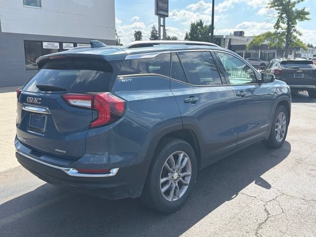 Used 2024 GMC Terrain SLT AWD/4WD image 7