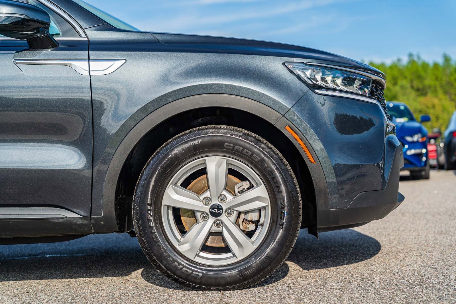 Used 2023 Kia Sorento LX image 9