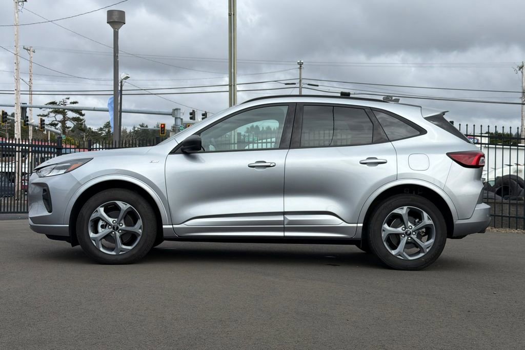 Certified 2023 Ford Escape ST-Line w/ Tech Pack #1 AWD/4WD image 6