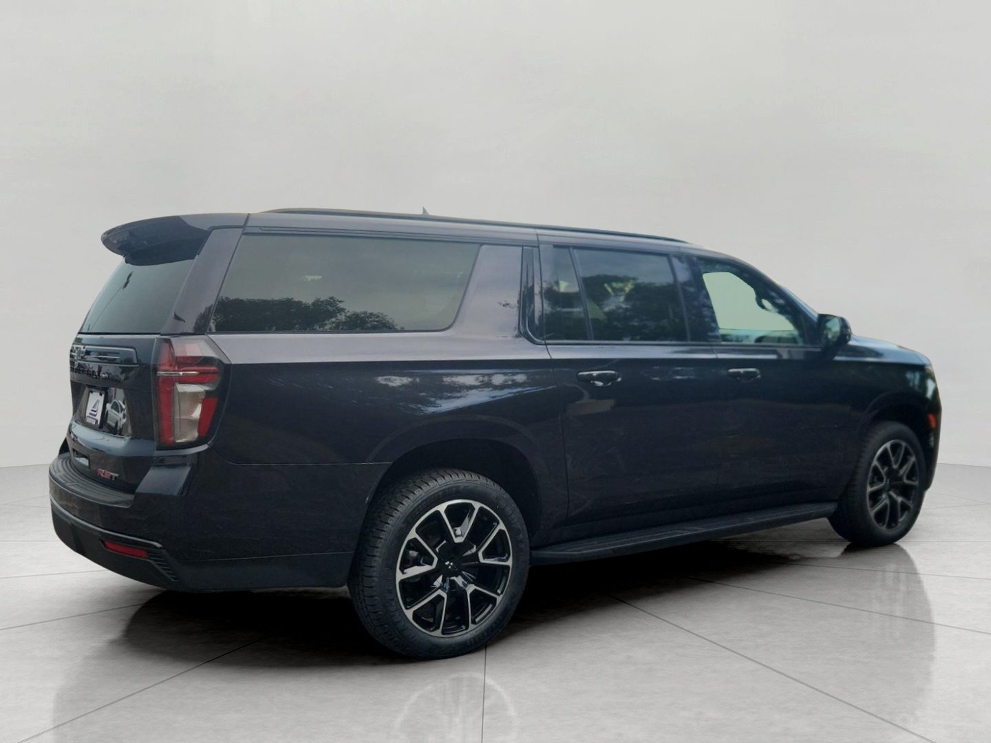 Used 2023 Chevrolet Suburban RST w/ Luxury Package AWD/4WD image 8