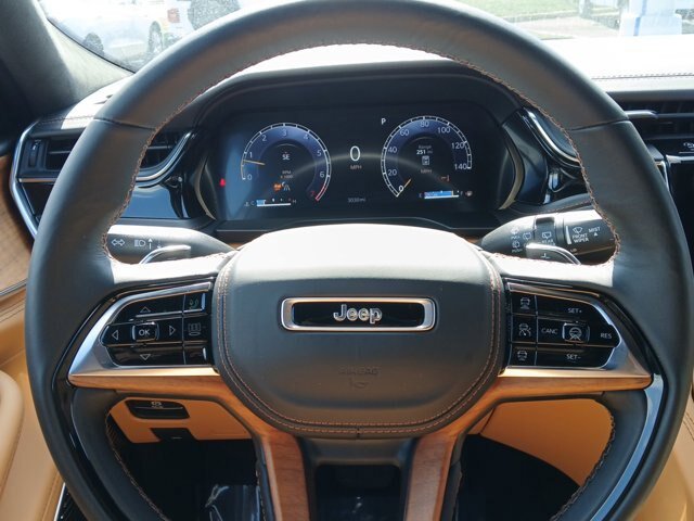 Used 2025 Jeep Grand Cherokee Summit AWD/4WD image 11