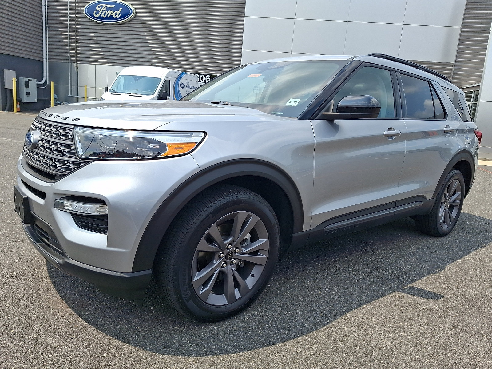 Certified 2023 Ford Explorer XLT w/ Equipment Group 202A AWD/4WD image 5