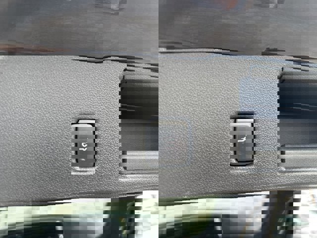 Certified 2022 Ford Escape SE w/ SE Sport Appearance Package image 10