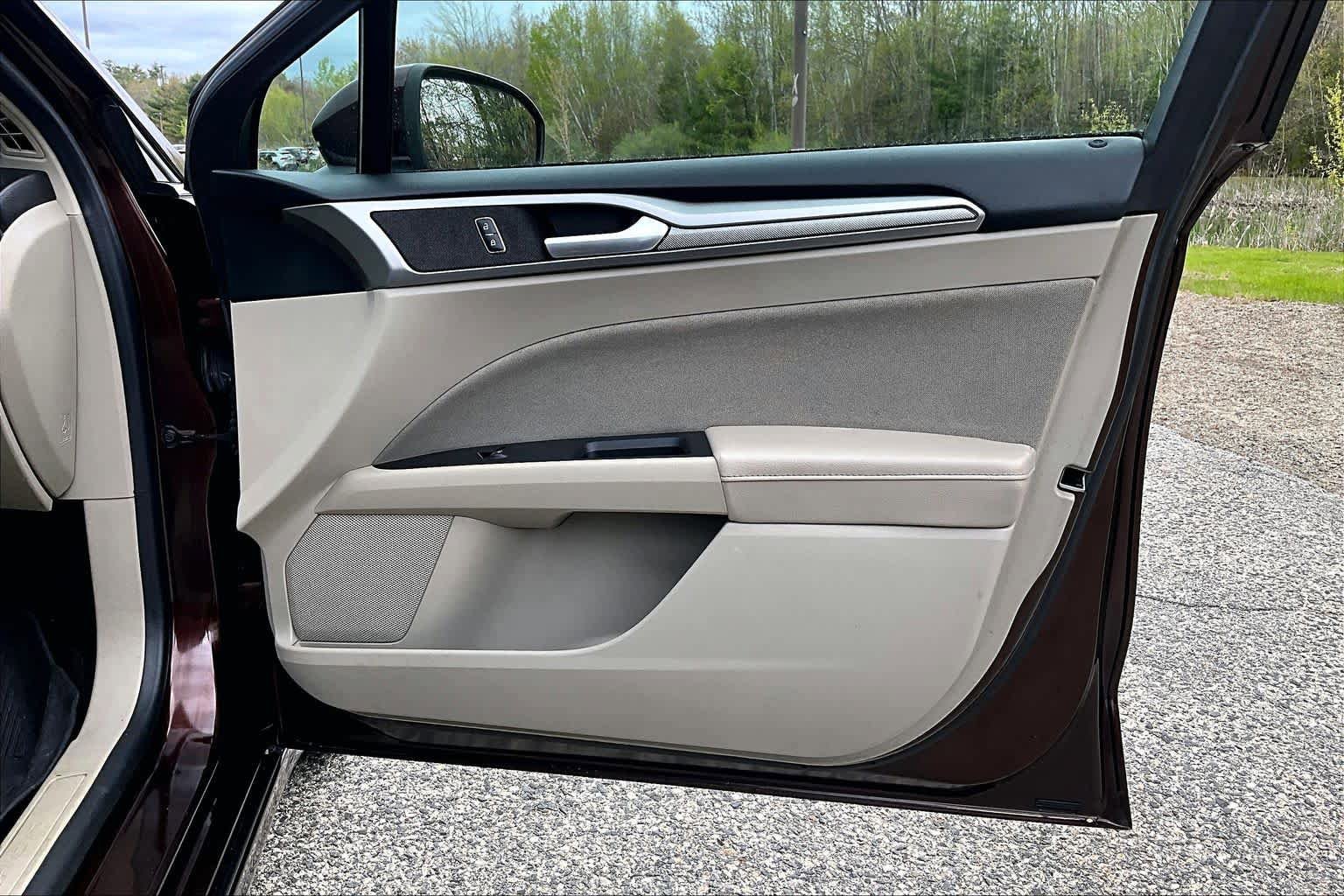 Certified 2019 Ford Fusion SE AWD/4WD image 22