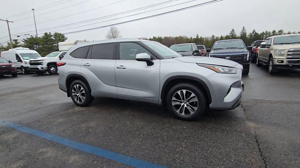 Used 2022 Toyota Highlander XLE AWD/4WD image 21