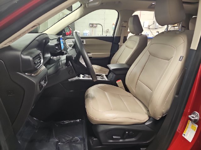 Certified 2023 Ford Explorer Limited w/ Equipment Group 301A AWD/4WD image 15
