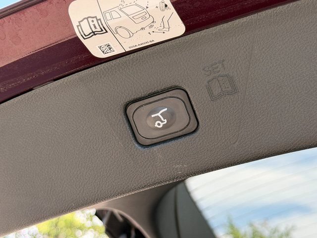 Certified 2018 Ford Edge Titanium w/ Technology Package FWD image 31
