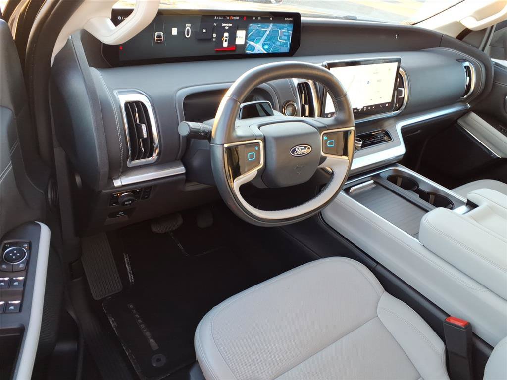 Certified 2025 Ford Expedition Platinum w/ Driver's Package AWD/4WD image 10