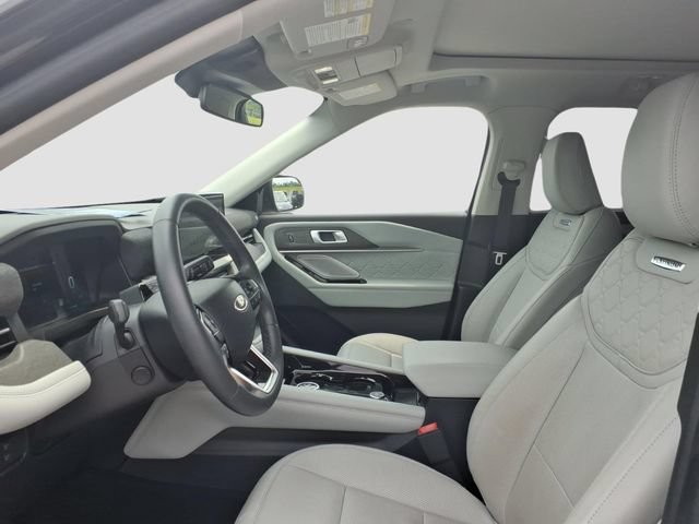 Certified 2025 Ford Explorer Platinum w/ Ultimate Package AWD/4WD image 7