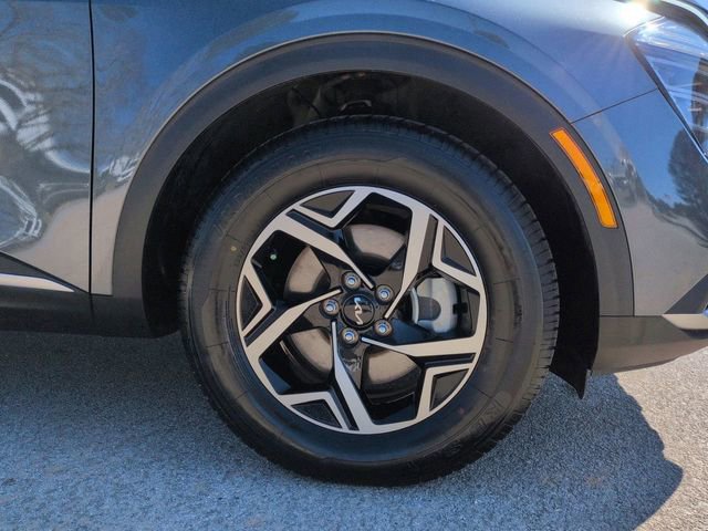 Used 2025 Kia Sportage LX image 12