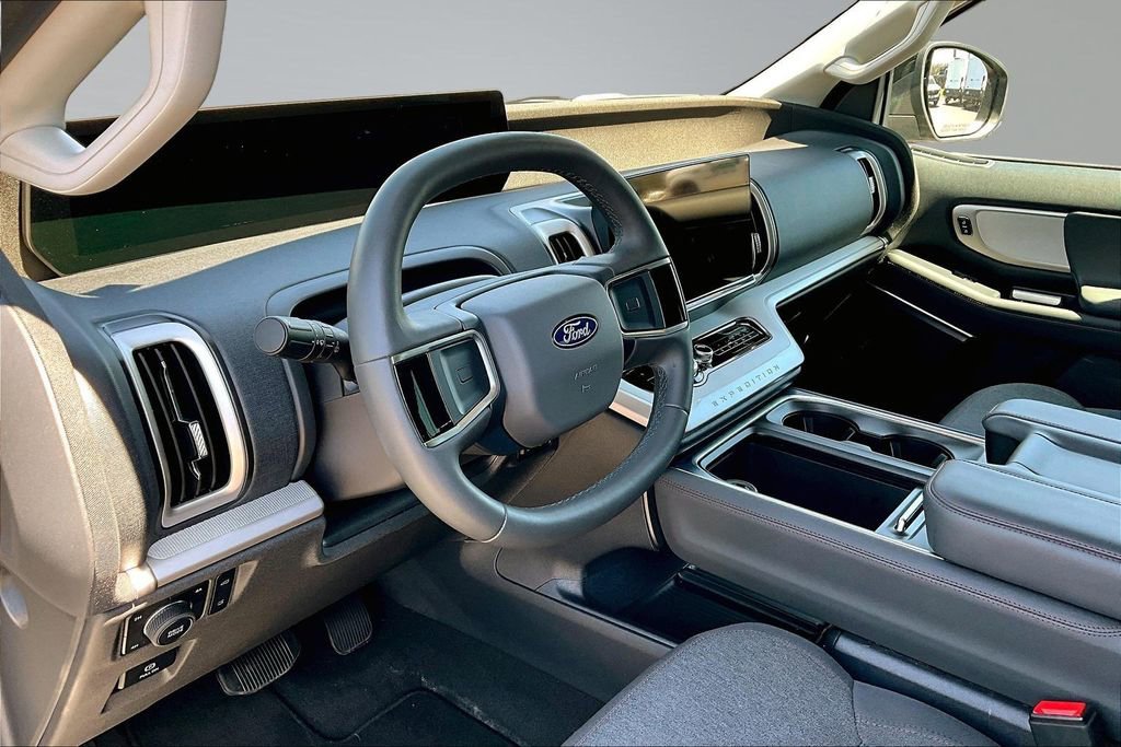 Certified 2025 Ford Expedition Active AWD/4WD image 17