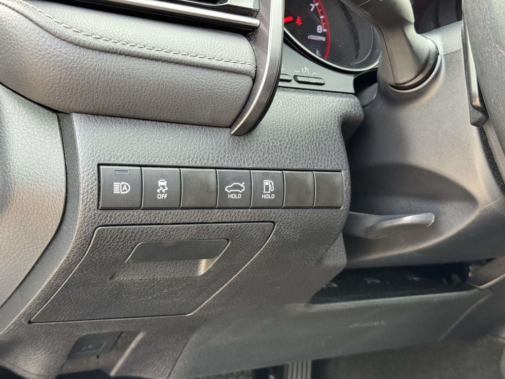 Used 2024 Toyota Camry XSE FWD image 10