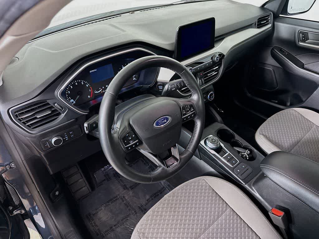 Certified 2022 Ford Escape SE w/ SE Sport Appearance Package FWD image 2