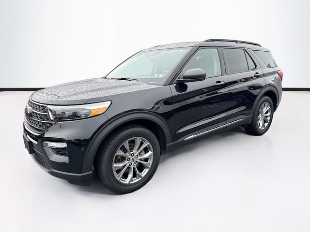 Certified 2023 Ford Explorer XLT w/ Equipment Group 202A AWD/4WD image 4