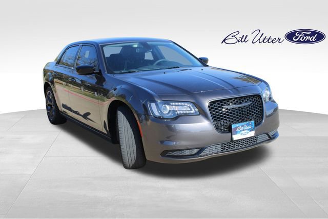 Used 2023 Chrysler 300 Touring w/ Sport Appearance Package image 7